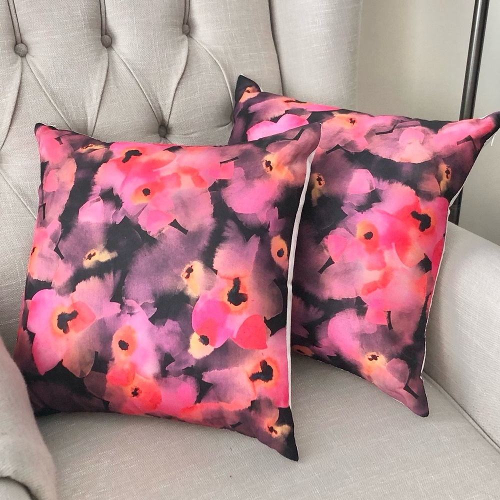 URBAN BARN Set of 2 Accent Pillows Floral Poppies Bright Pink Red Summer Patio